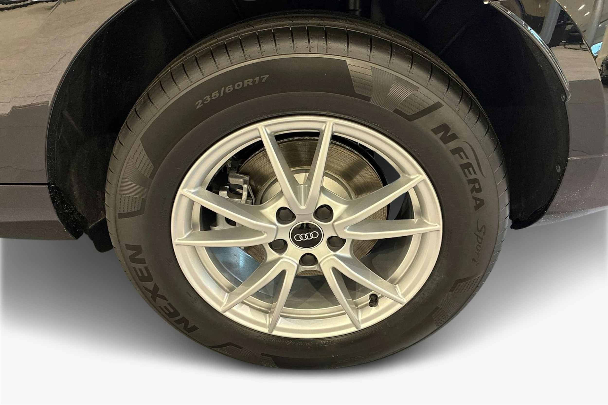 musta Audi Q3 2026 kuva 9.