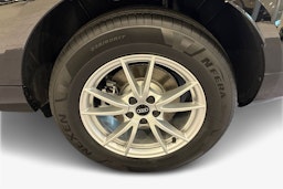 musta Audi Q3 2026 kuva 9.