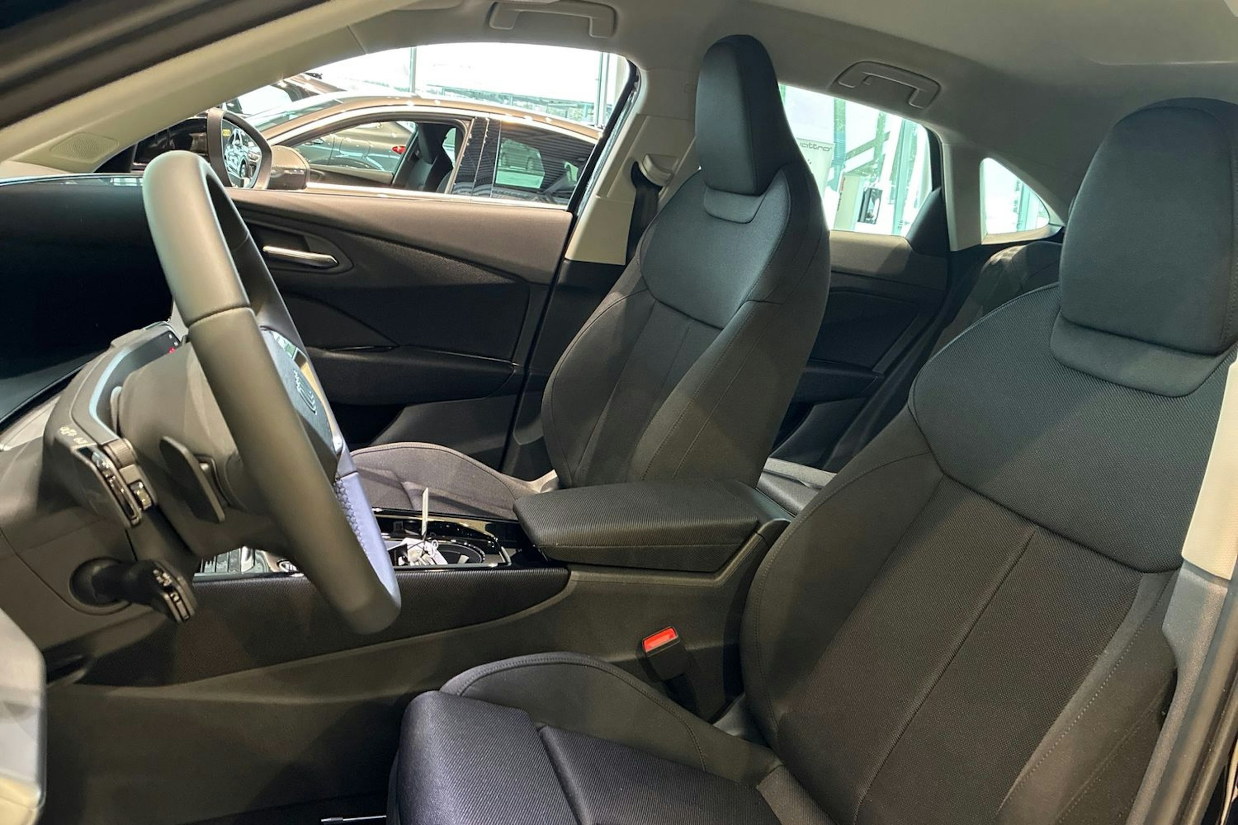 musta Audi Q3 2026 kuva 11.