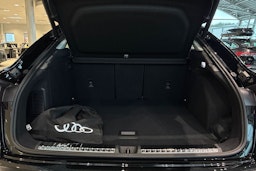 musta Audi Q3 2026 kuva 12.