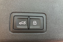 musta Audi Q3 2026 kuva 13.