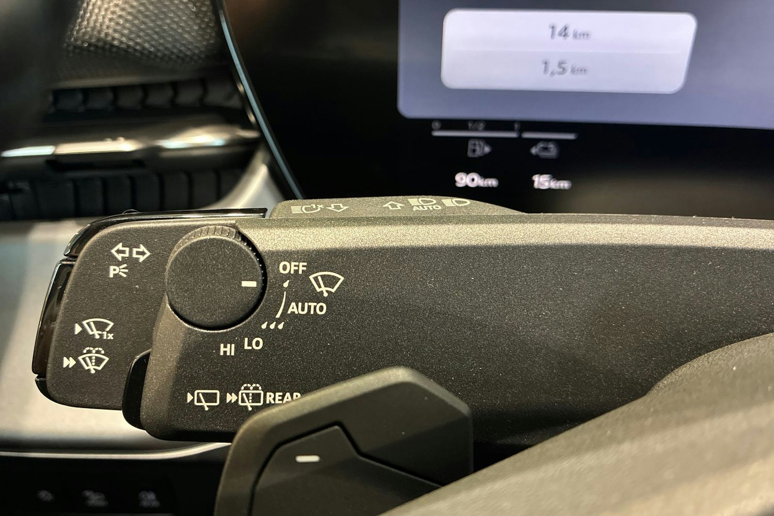 musta Audi Q3 2026 kuva 14.