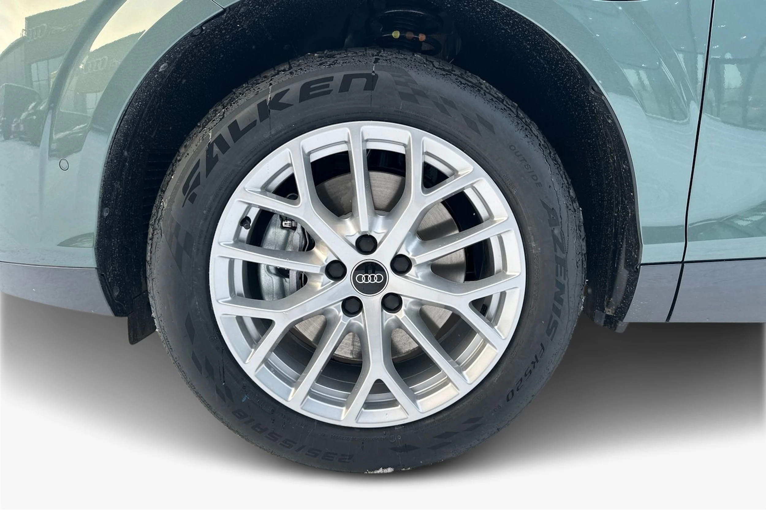 met. vihreä Audi Q3 2026 kuva 9.