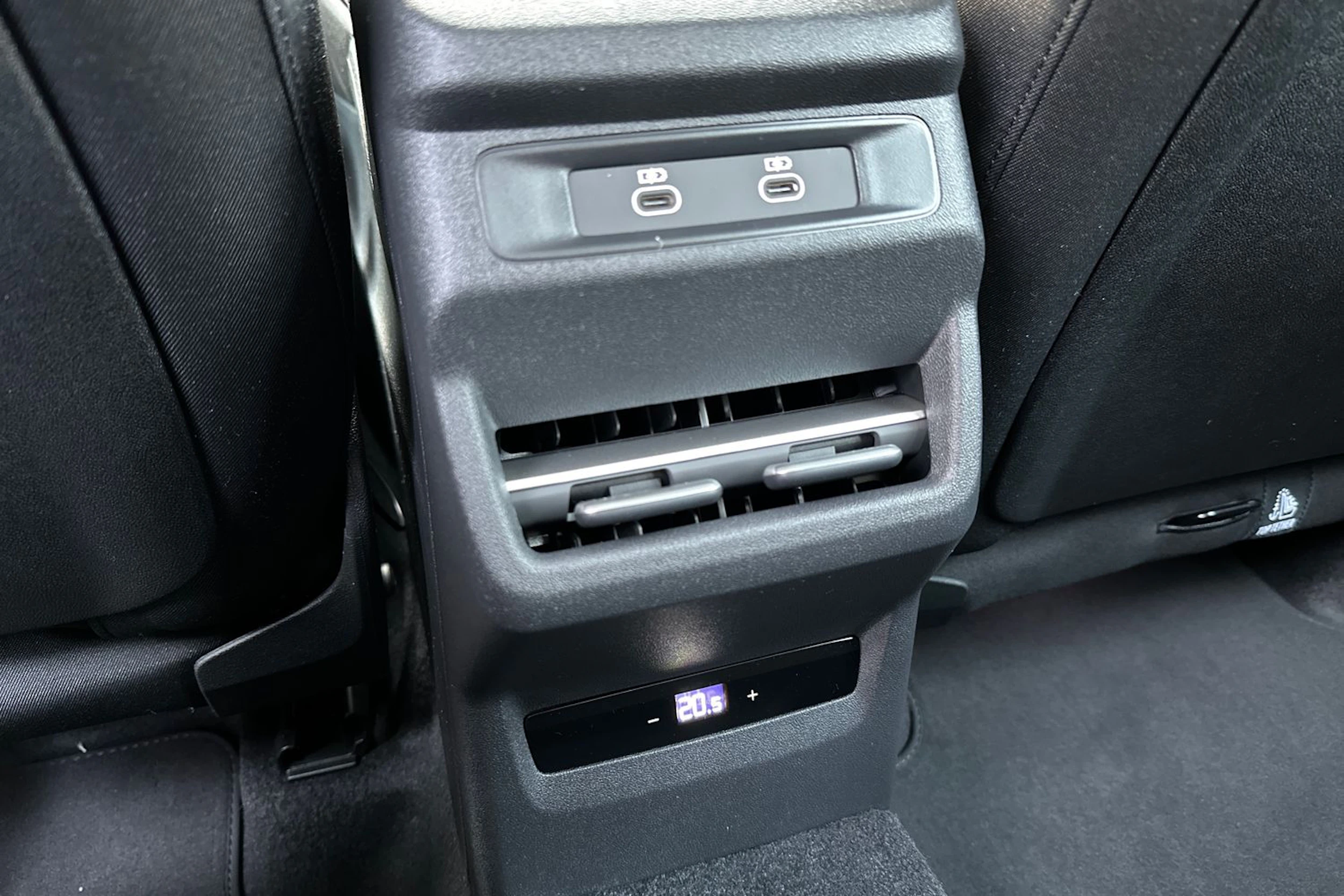 met. vihreä Audi Q3 2026 kuva 11.