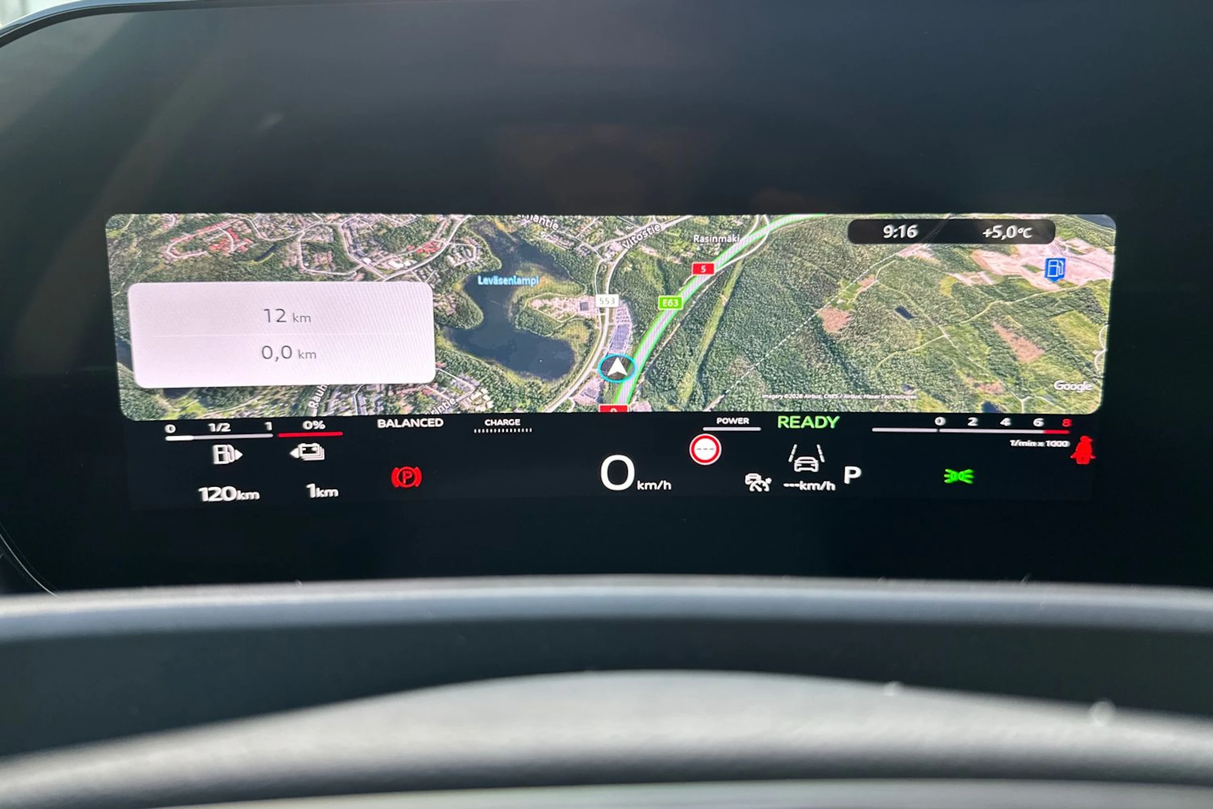 met. vihreä Audi Q3 2026 kuva 15.