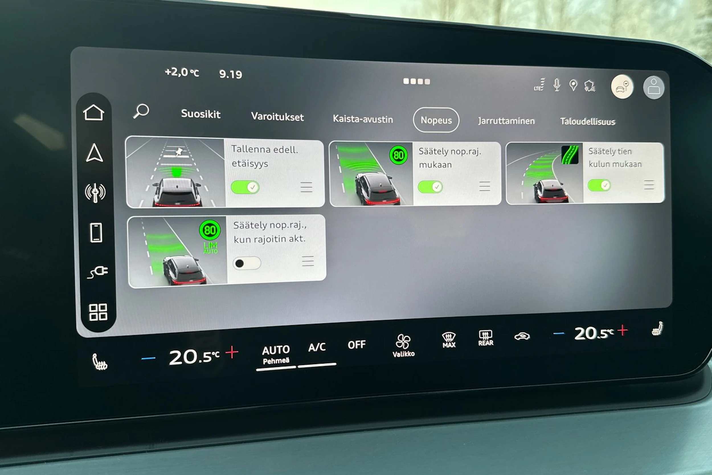 met. vihreä Audi Q3 2026 kuva 22.