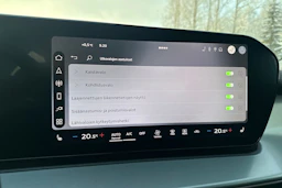 met. vihreä Audi Q3 2026 kuva 23.