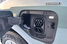 met. vihreä Audi Q3 2026 kuva 25.