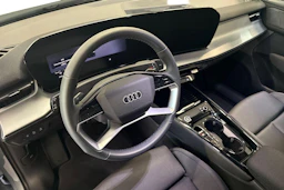 met. harmaa Audi Q3 2026 kuva 6.
