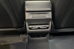 met. harmaa Audi Q3 2026 kuva 13.