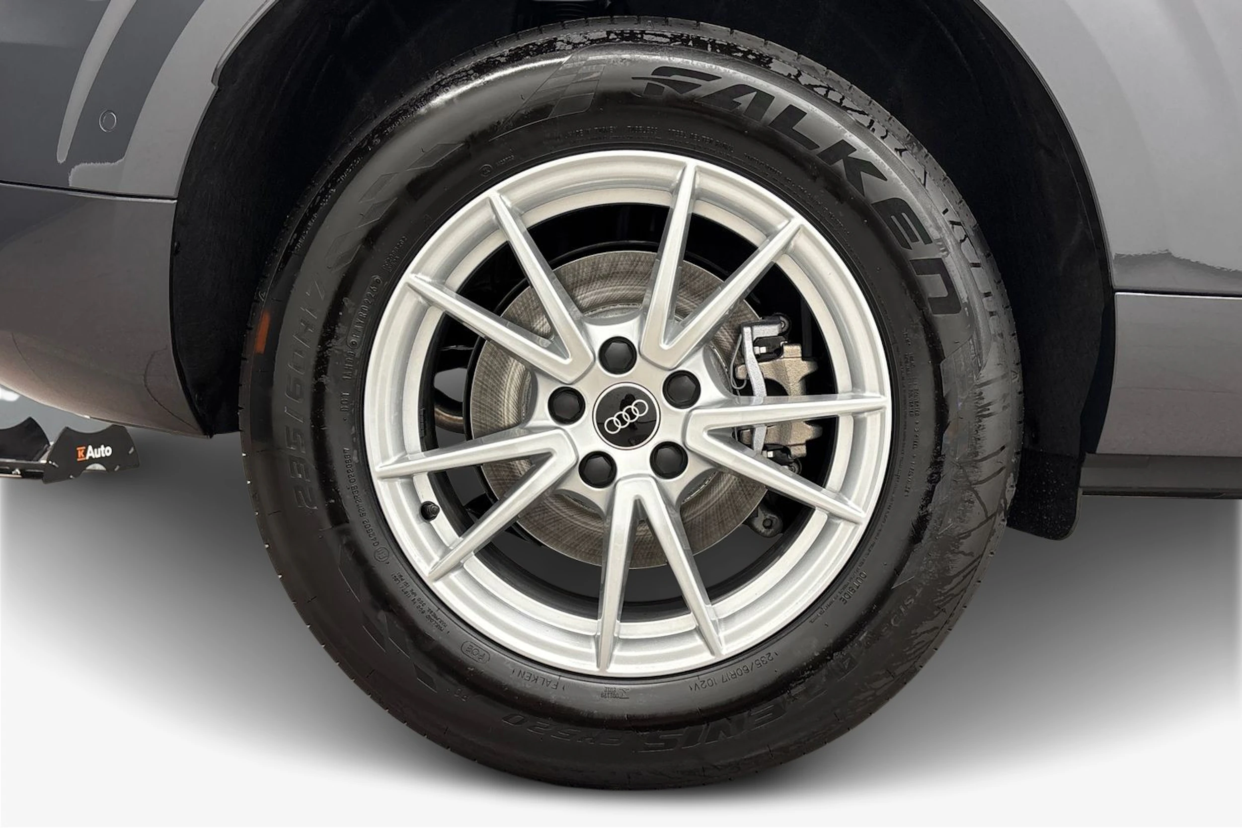 met. harmaa Audi Q3 2026 kuva 9.