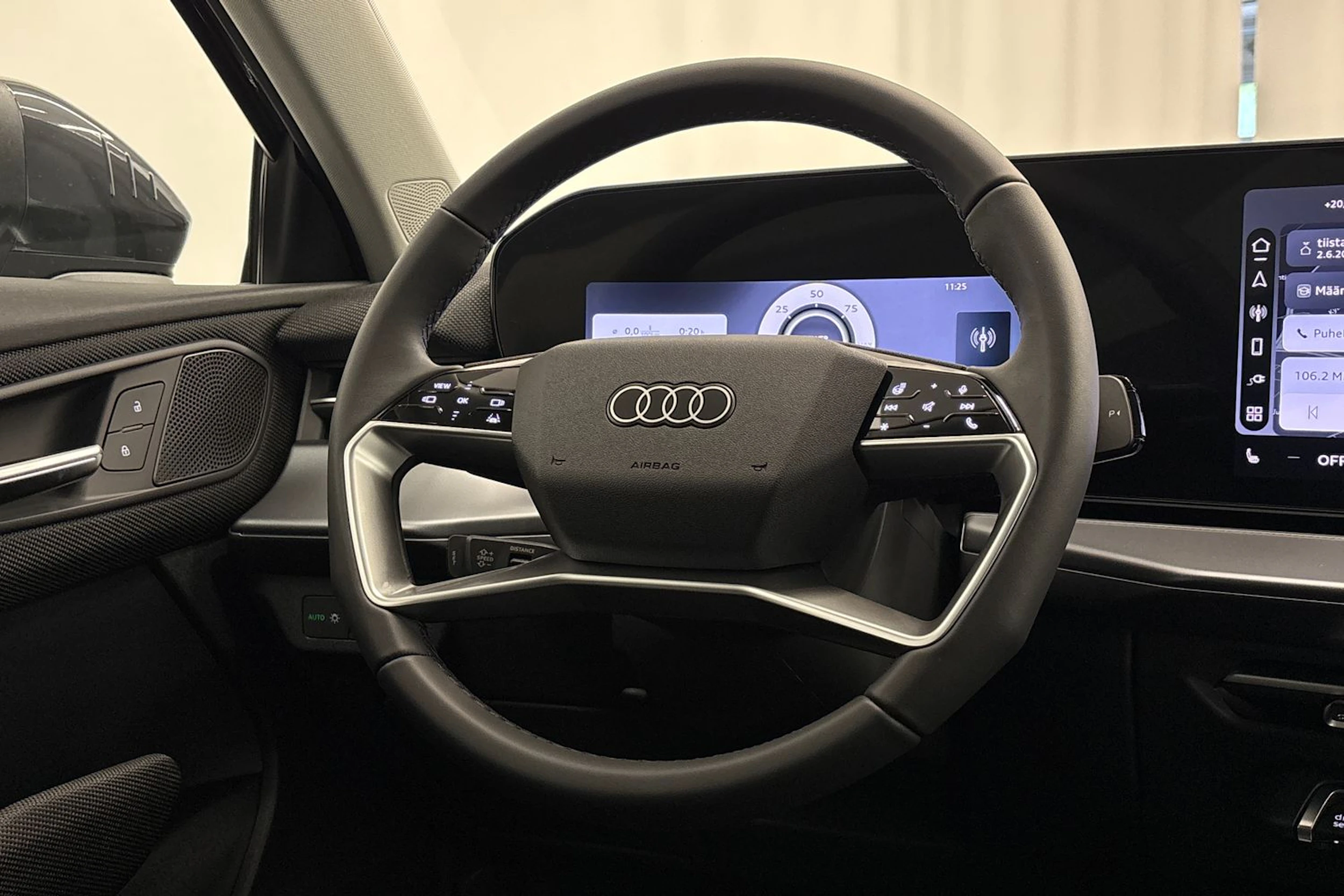 met. harmaa Audi Q3 2026 kuva 12.