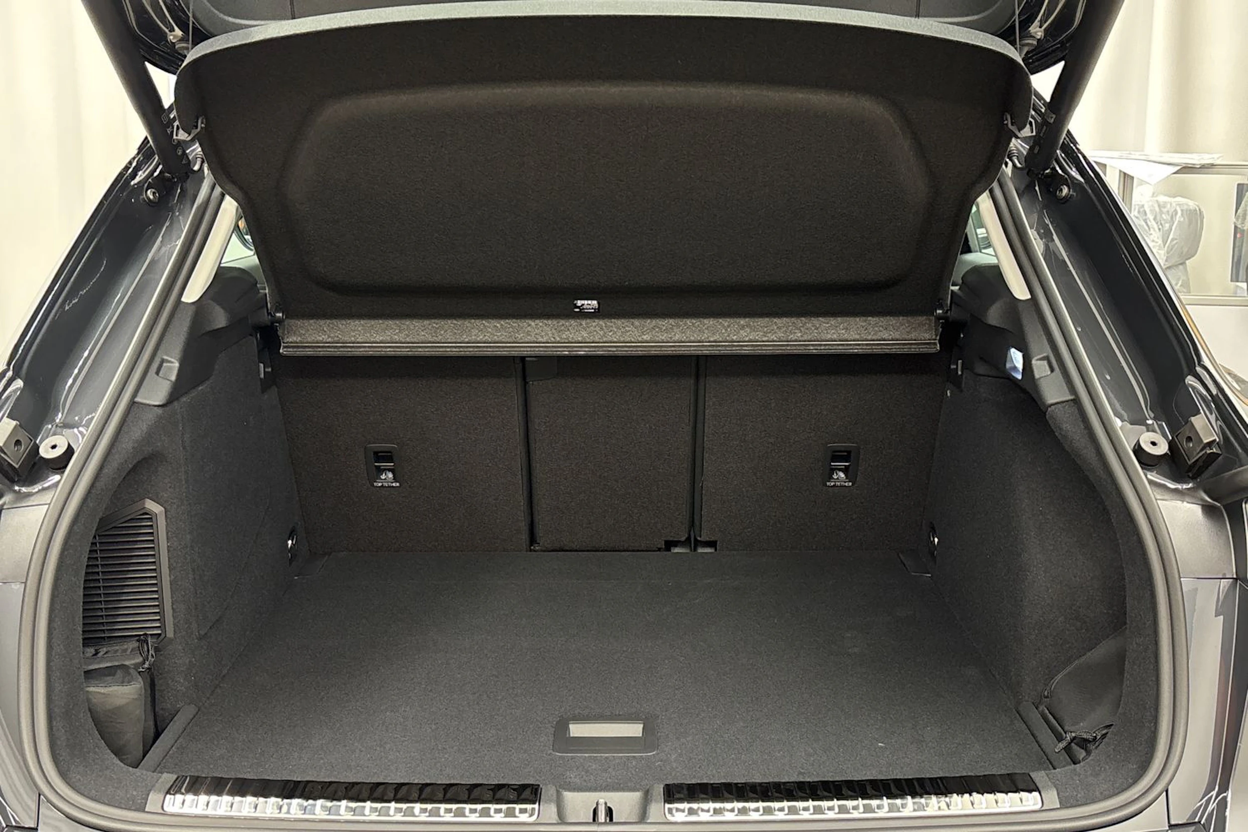 met. harmaa Audi Q3 2026 kuva 27.