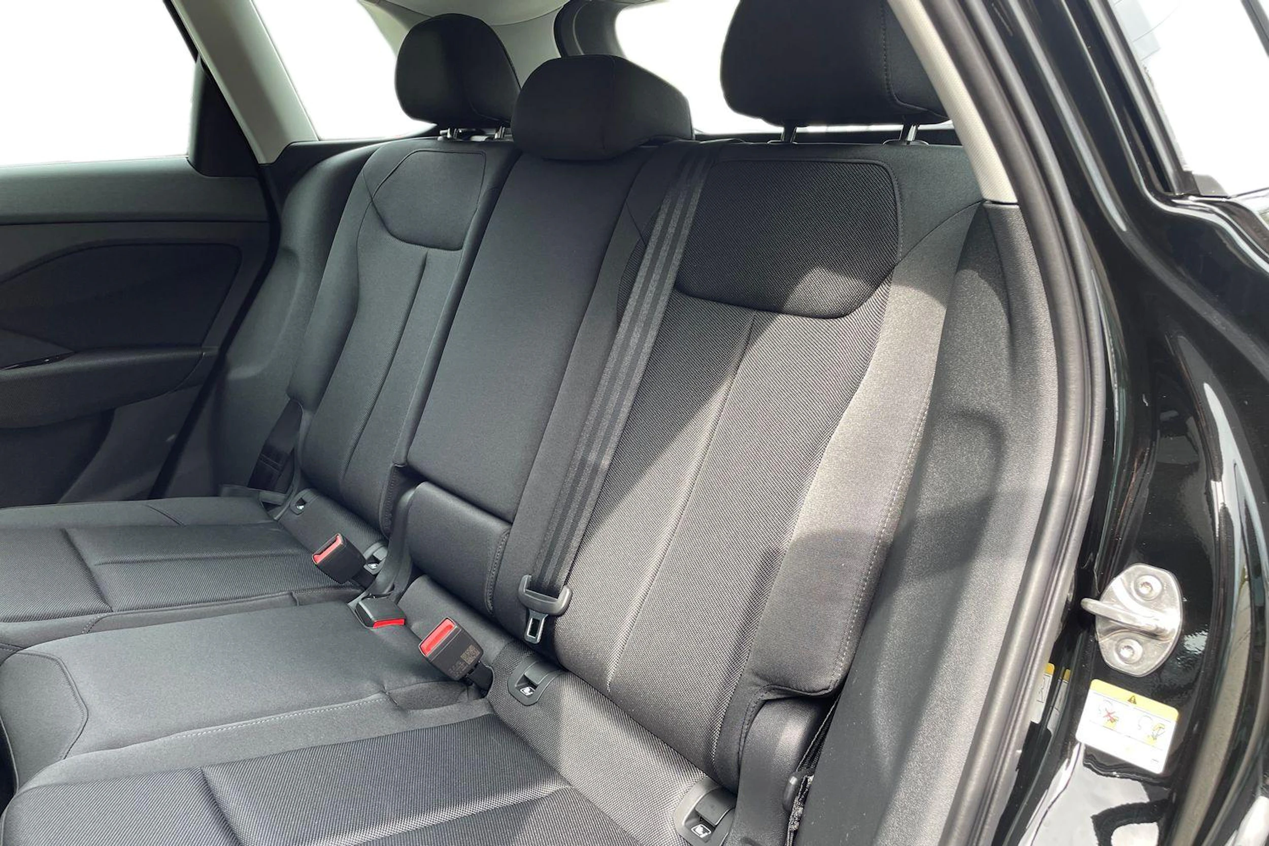 musta Audi Q3 2026 kuva 8.