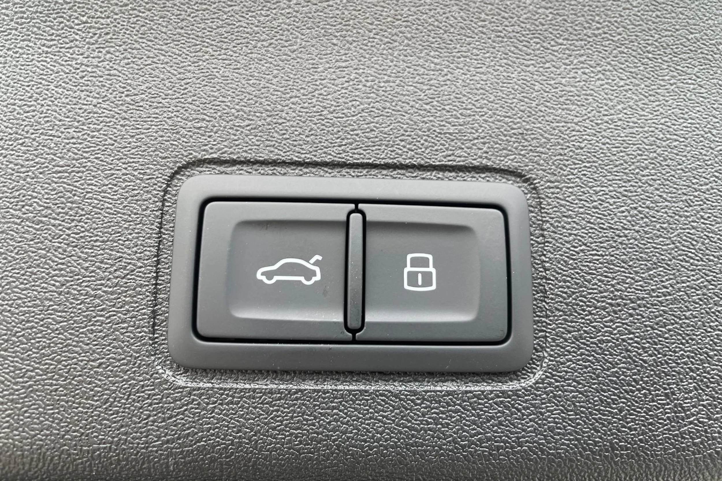 musta Audi Q3 2026 kuva 16.
