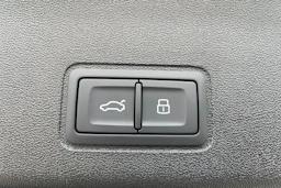 musta Audi Q3 2026 kuva 16.