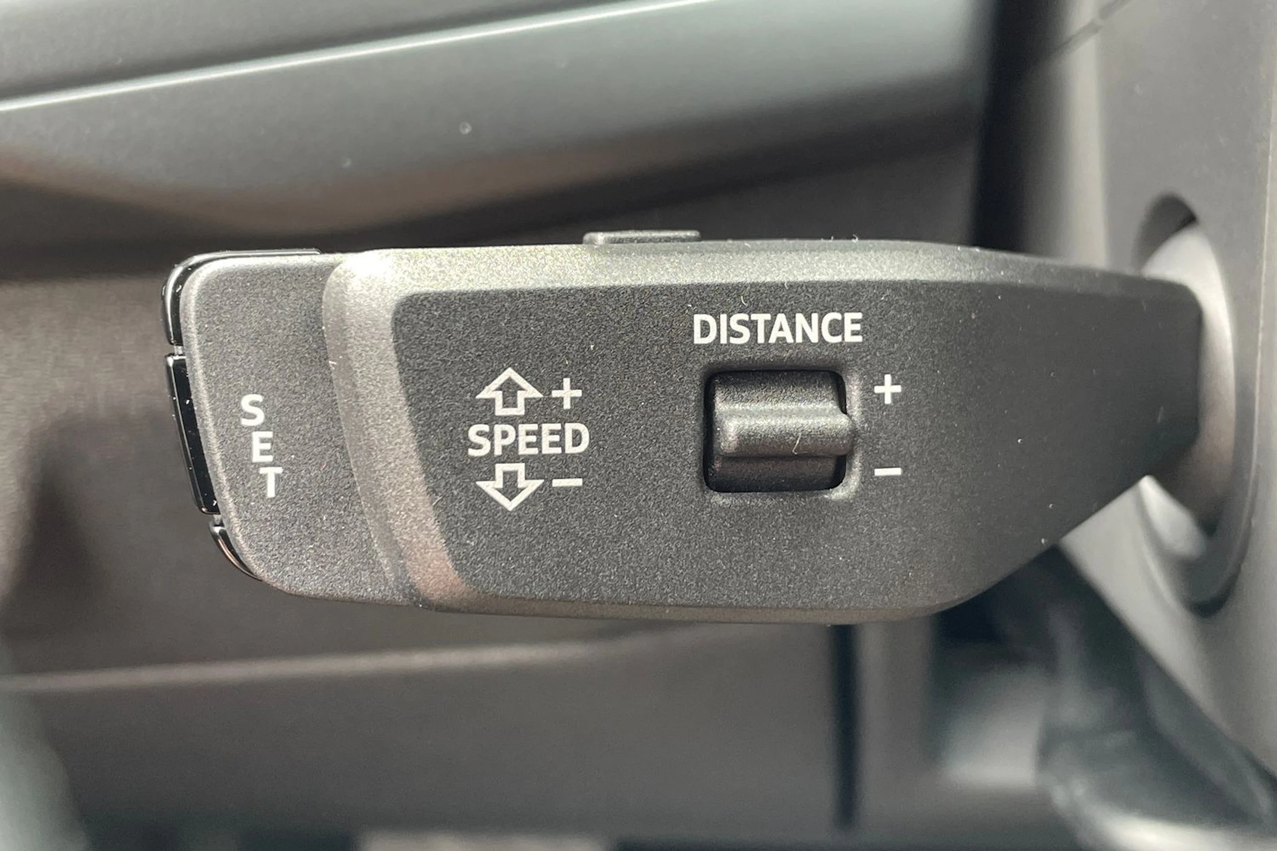 musta Audi Q3 2026 kuva 17.