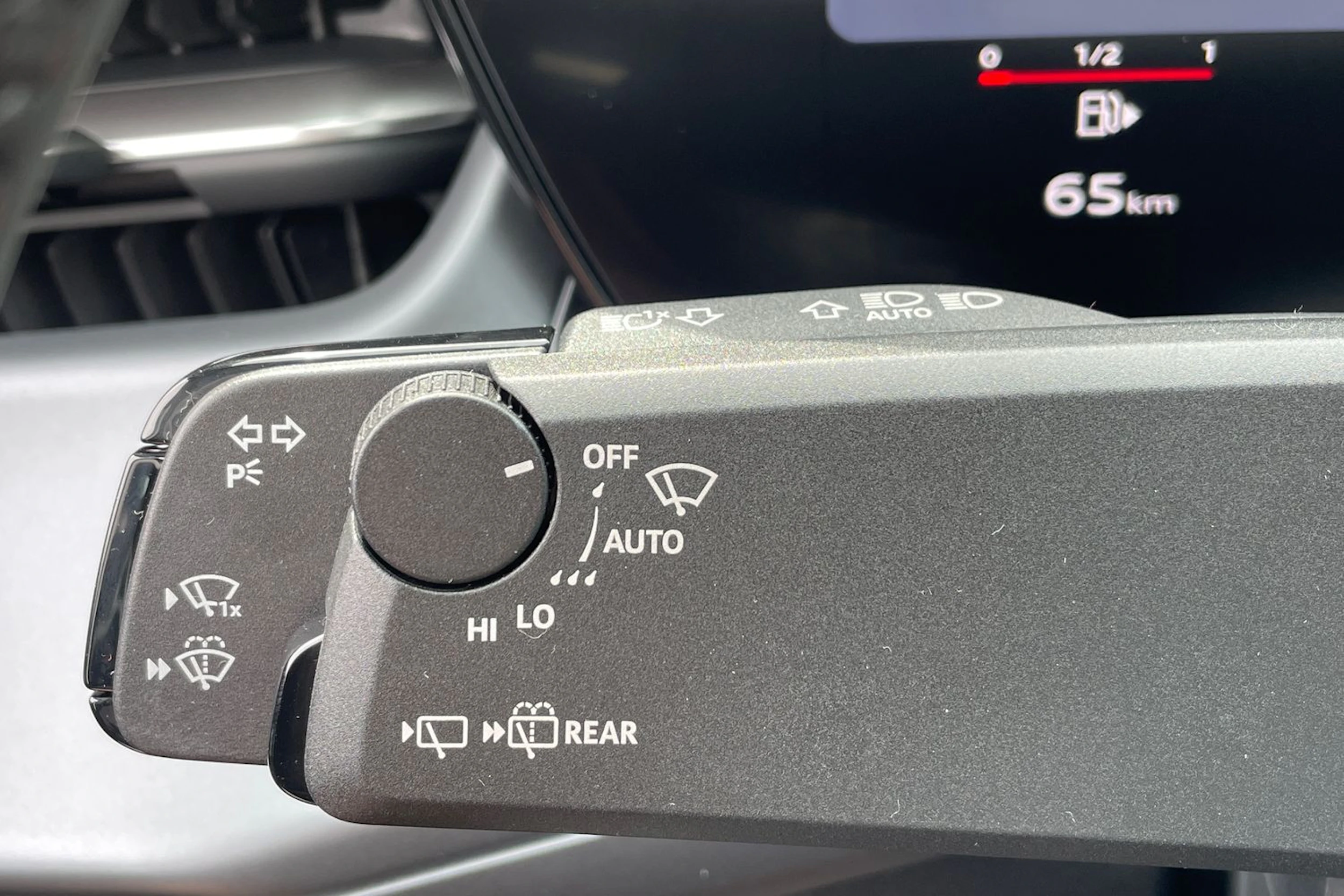 musta Audi Q3 2026 kuva 19.