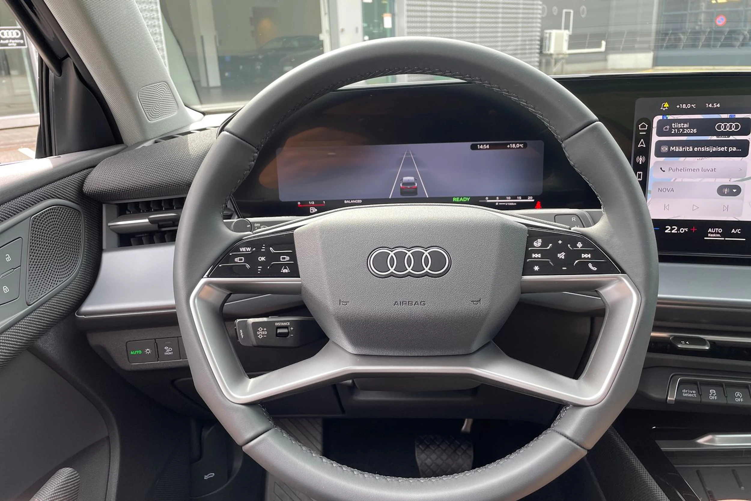 musta Audi Q3 2026 kuva 21.
