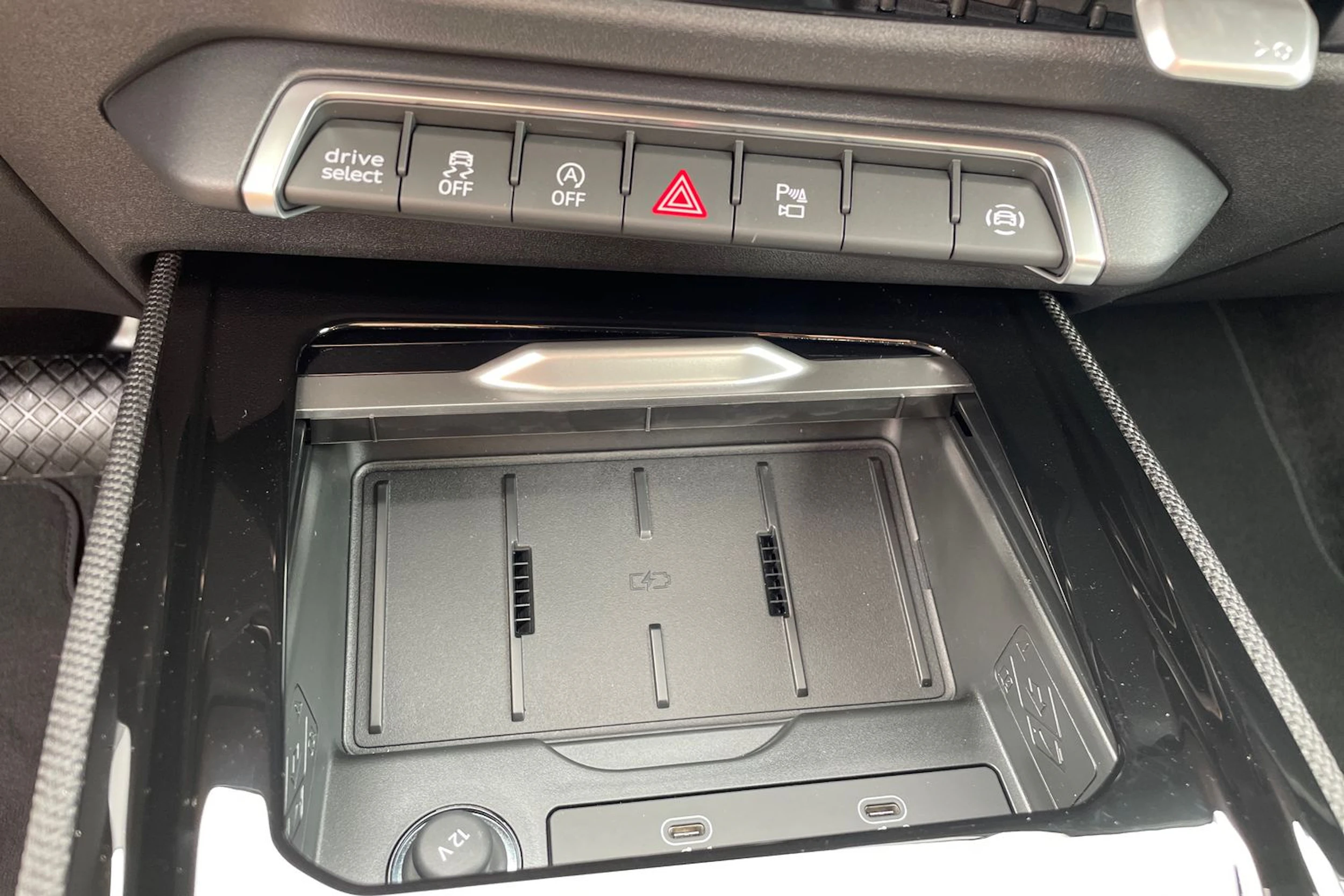 musta Audi Q3 2026 kuva 26.