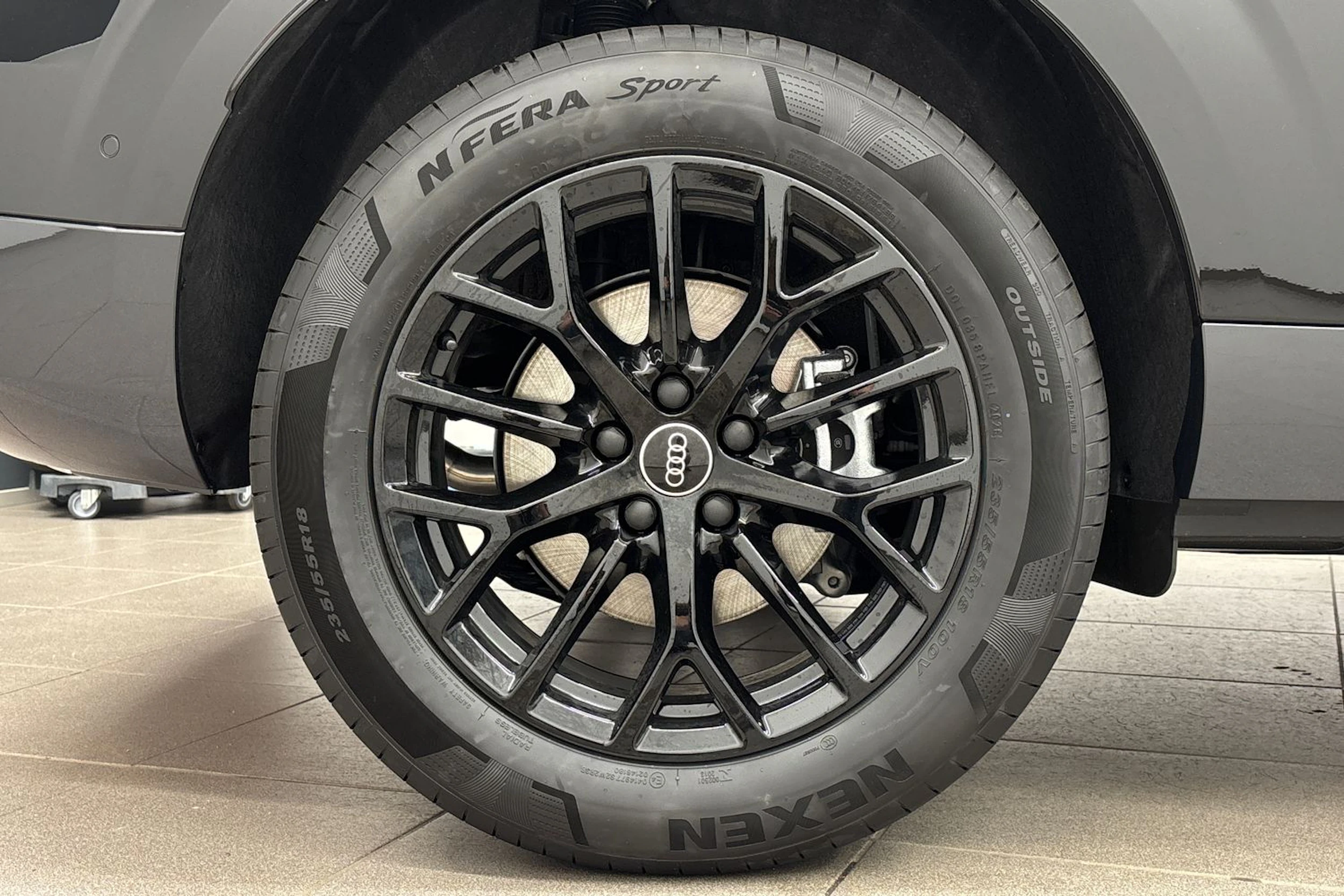 met. musta Audi Q3 2026 kuva 10.