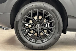 met. musta Audi Q3 2026 kuva 10.