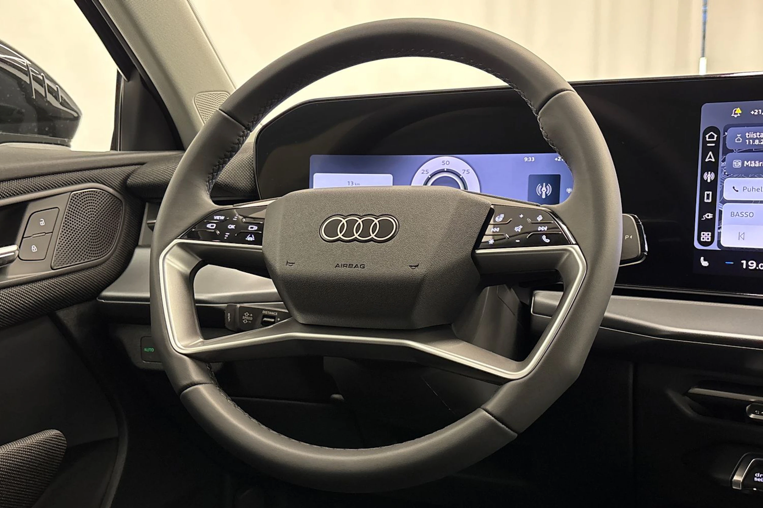 met. musta Audi Q3 2026 kuva 12.