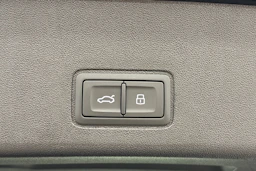 met. musta Audi Q3 2026 kuva 28.