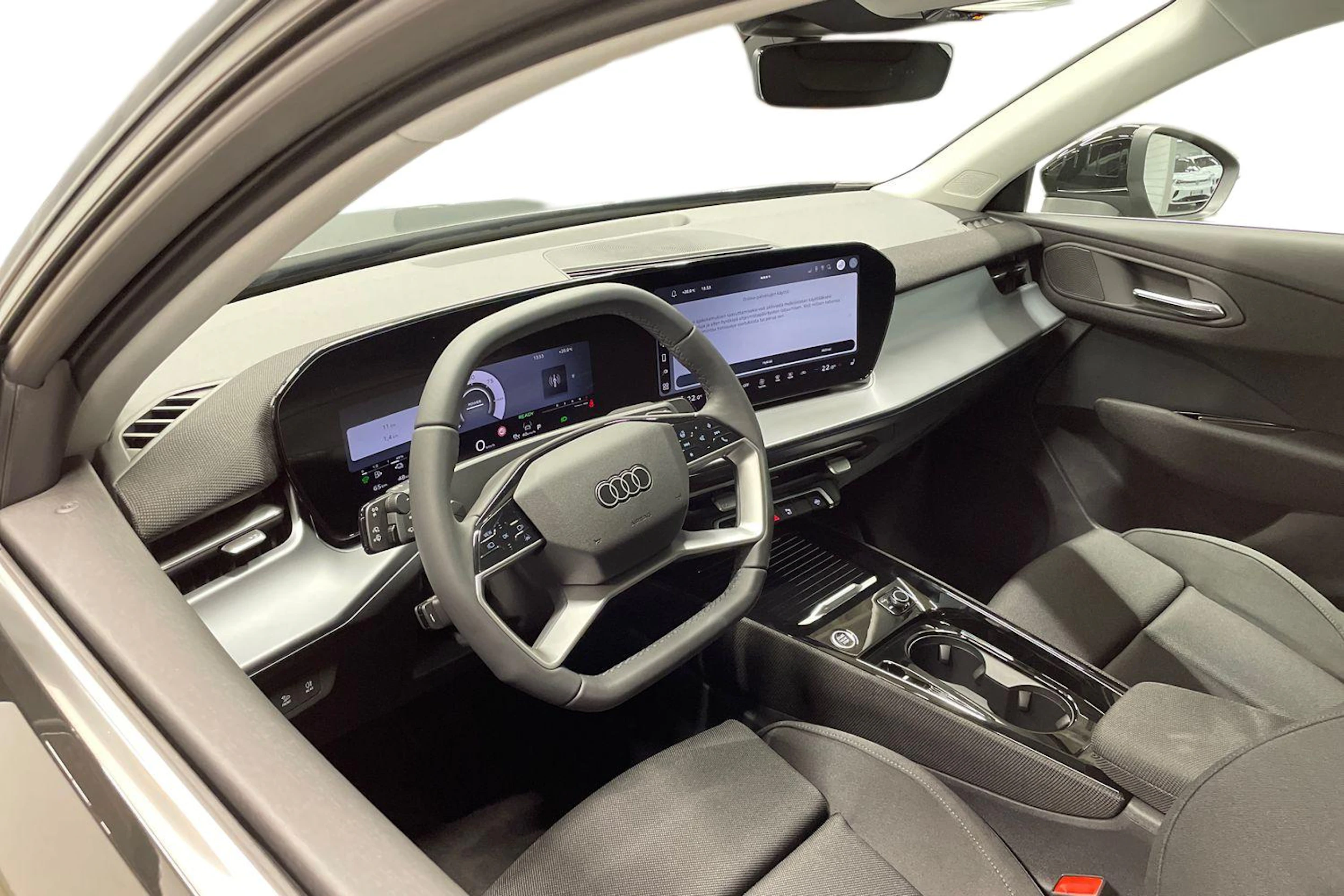musta Audi Q3 2026 kuva 6.