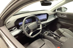 musta Audi Q3 2026 kuva 6.