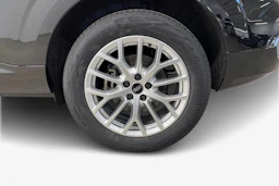 musta Audi Q3 2026 kuva 9.