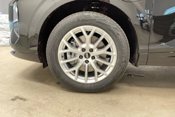 musta Audi Q3 2026 kuva 10.