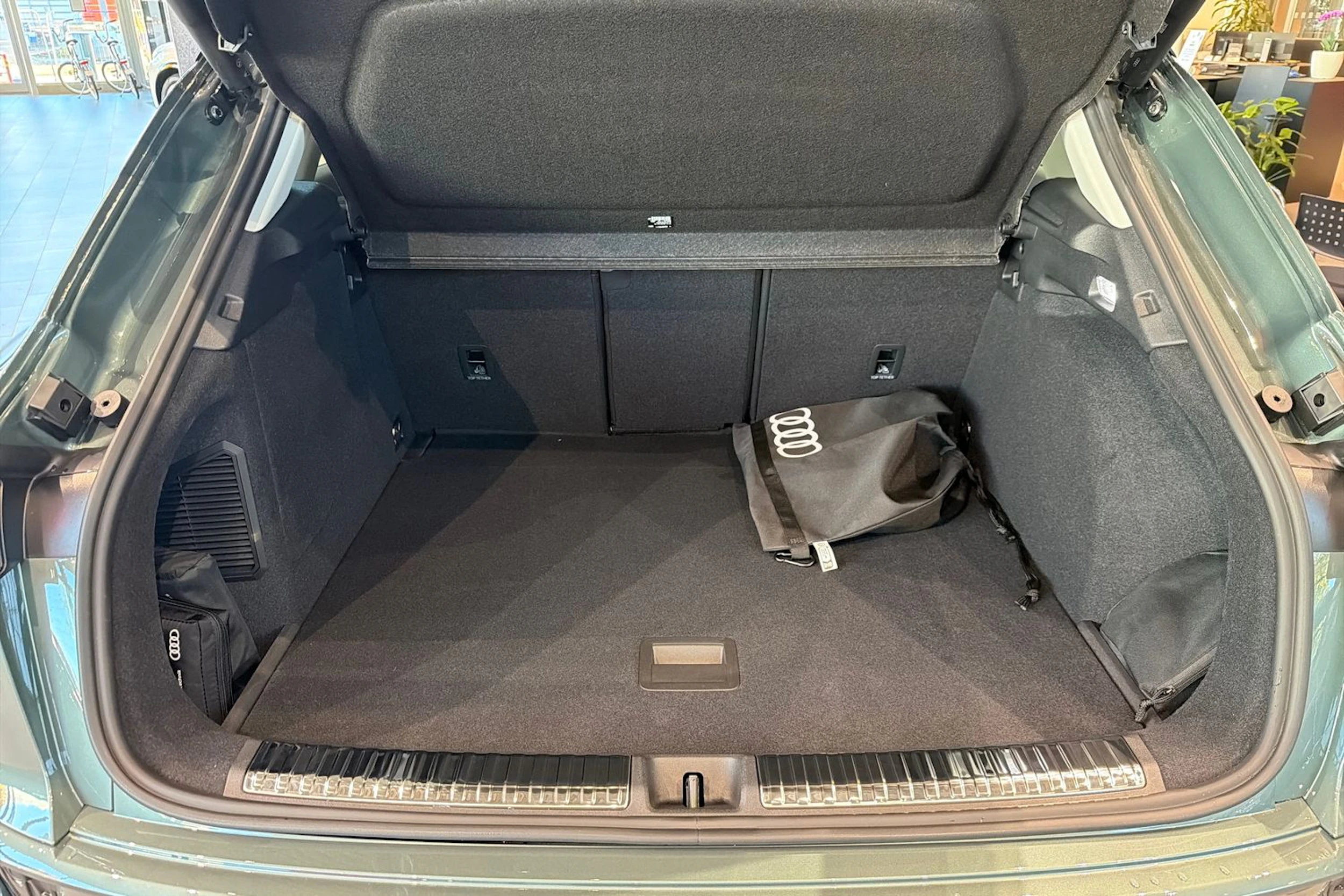vihreä Audi Q3 2026 kuva 13.