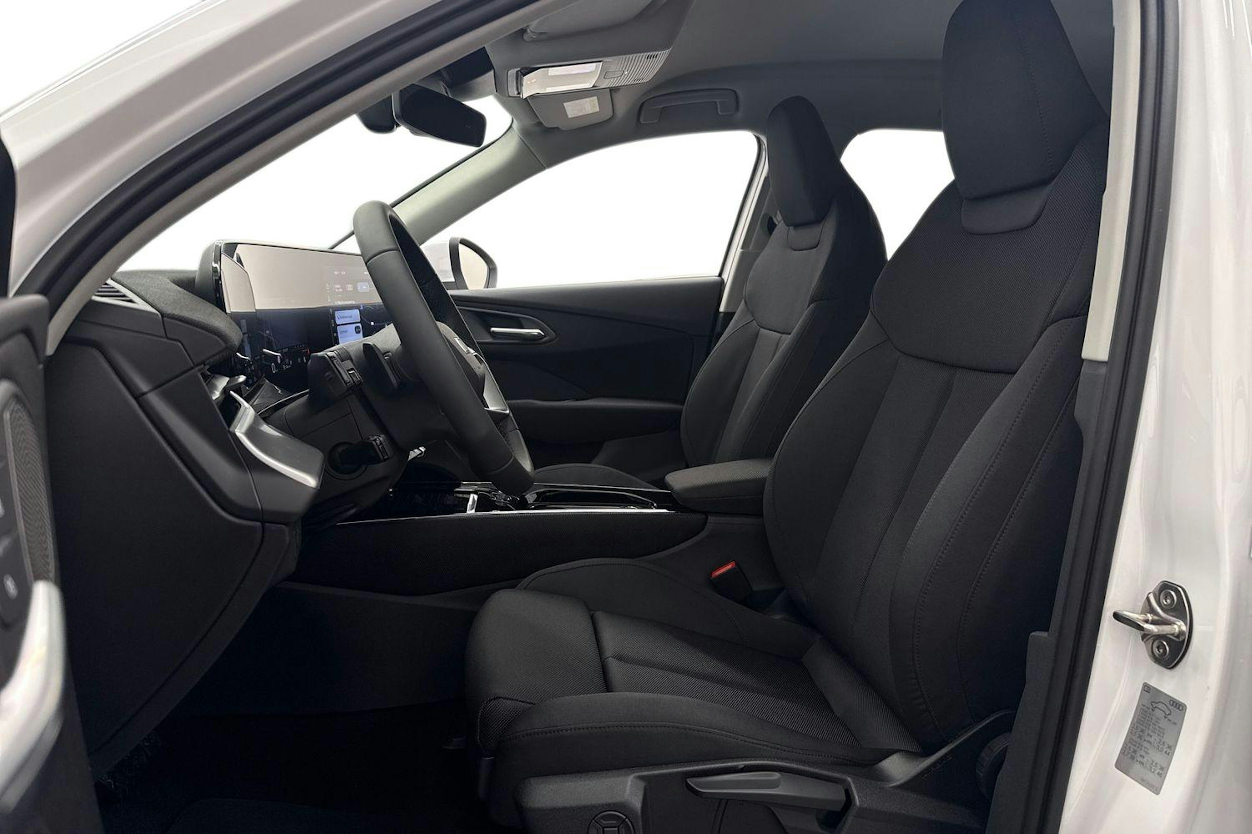 valkoinen Audi Q3 2026 kuva 8.