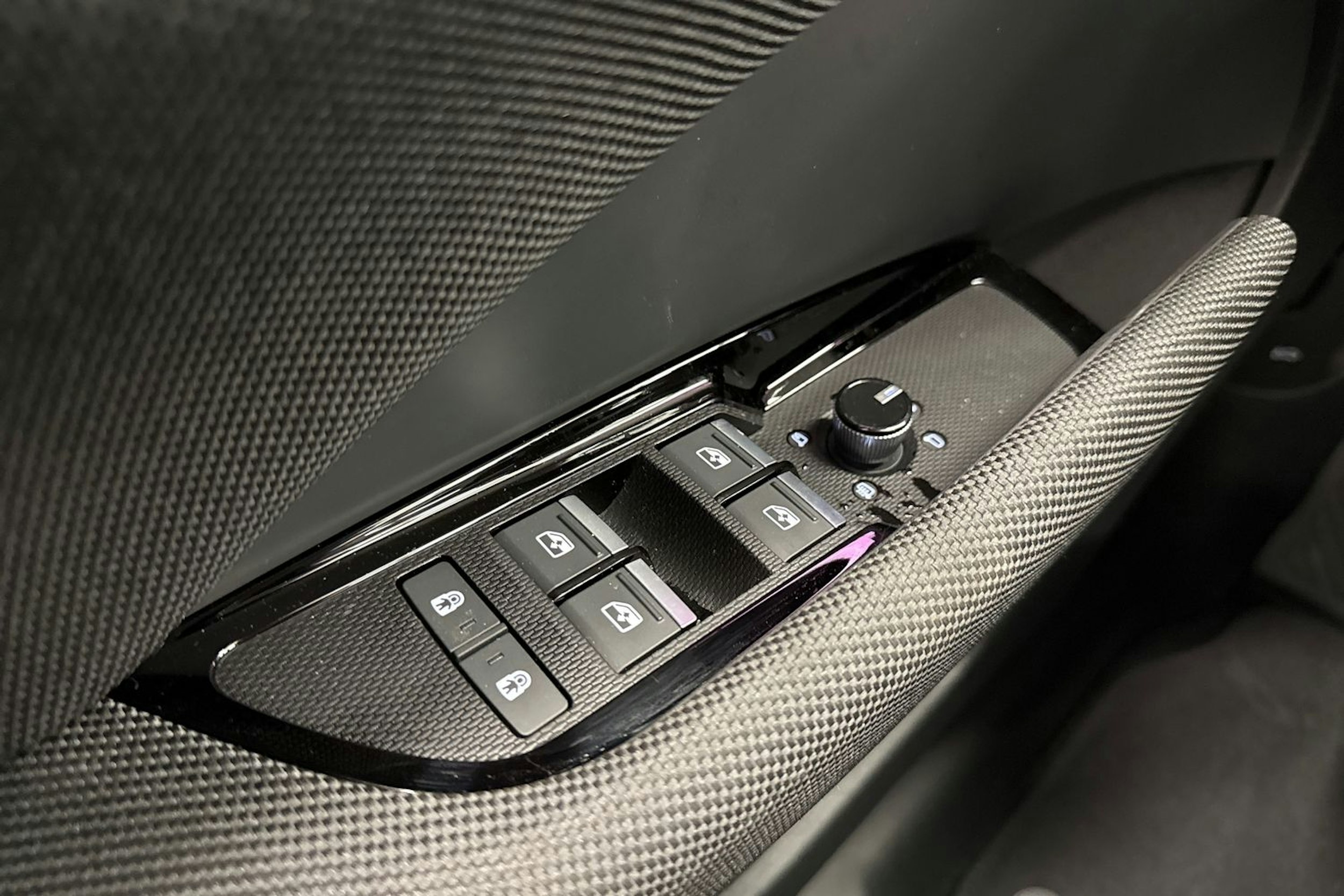 valkoinen Audi Q3 2026 kuva 19.