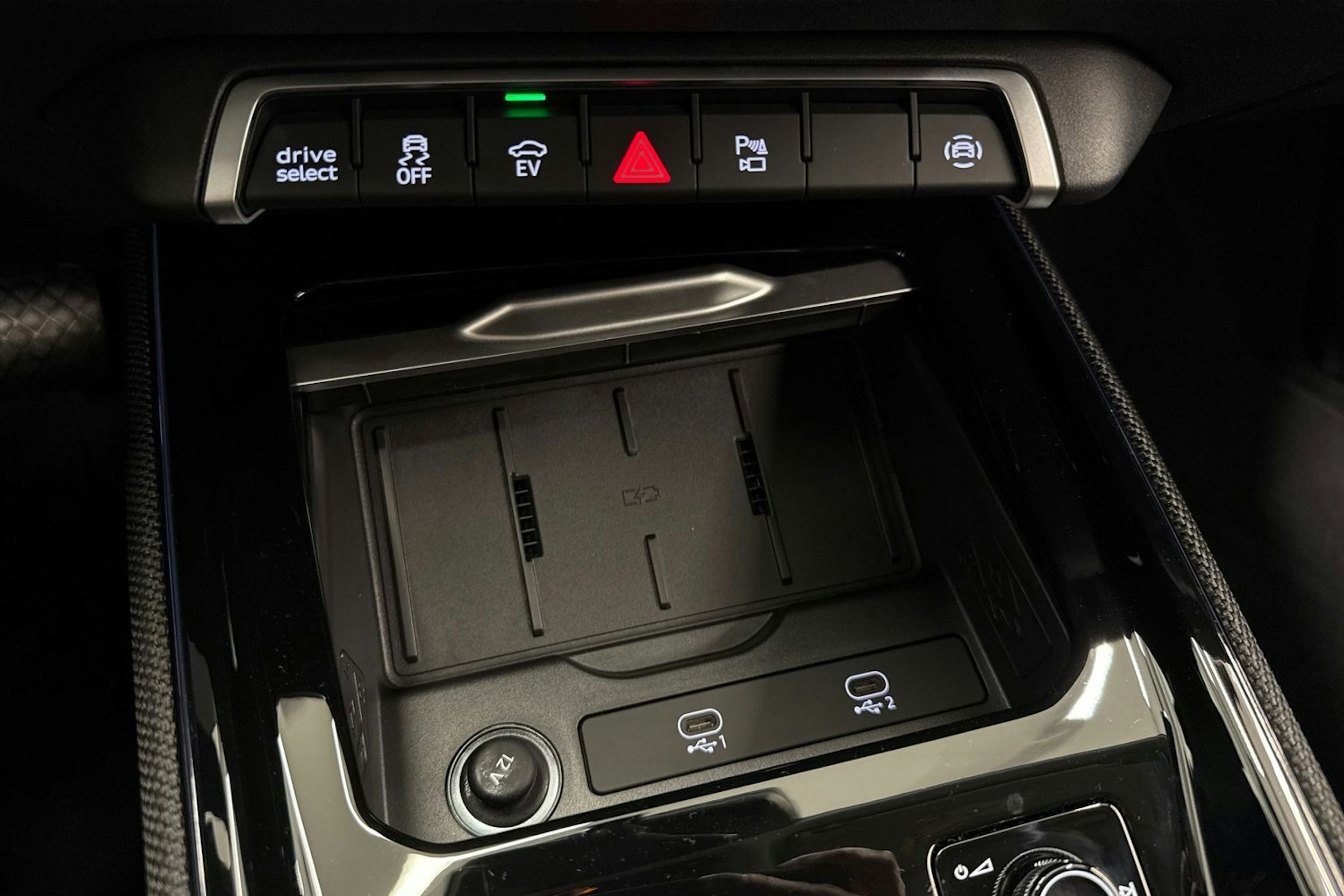 valkoinen Audi Q3 2026 kuva 22.