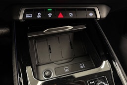 valkoinen Audi Q3 2026 kuva 22.