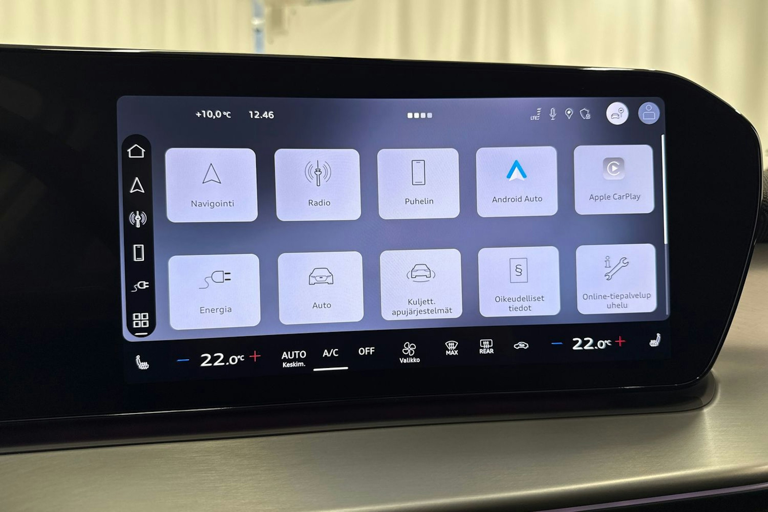 valkoinen Audi Q3 2026 kuva 23.