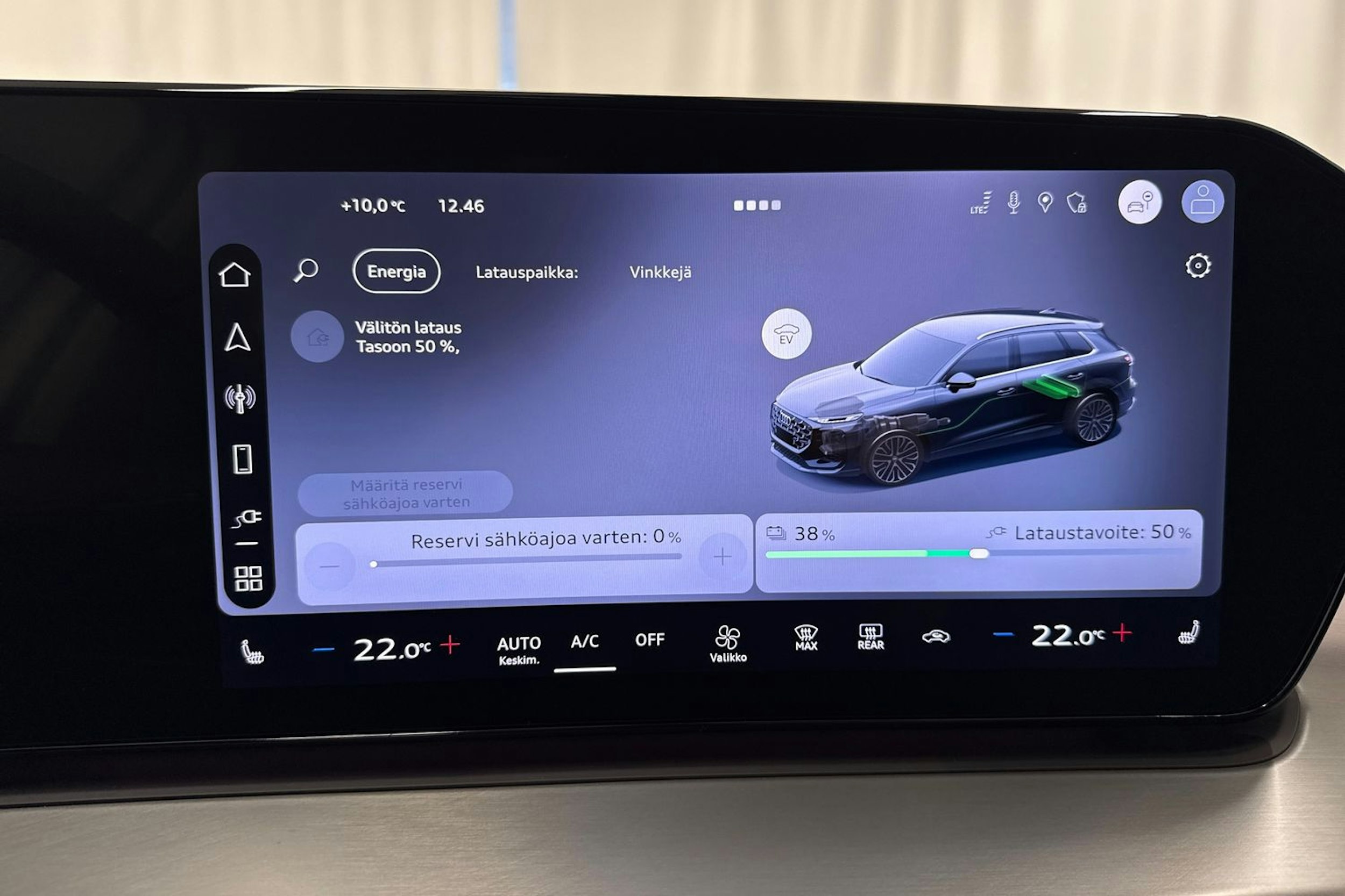 valkoinen Audi Q3 2026 kuva 25.