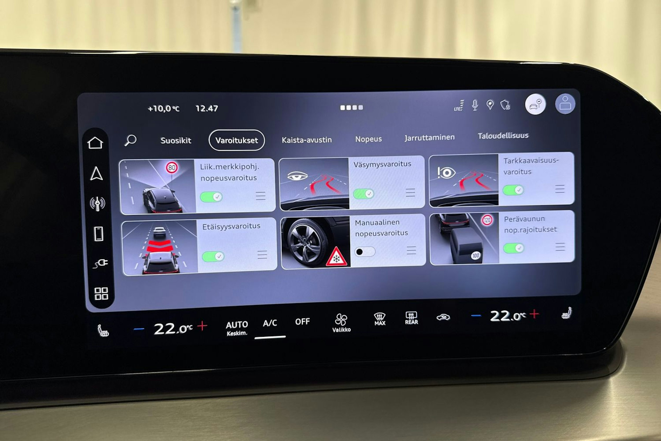 valkoinen Audi Q3 2026 kuva 26.