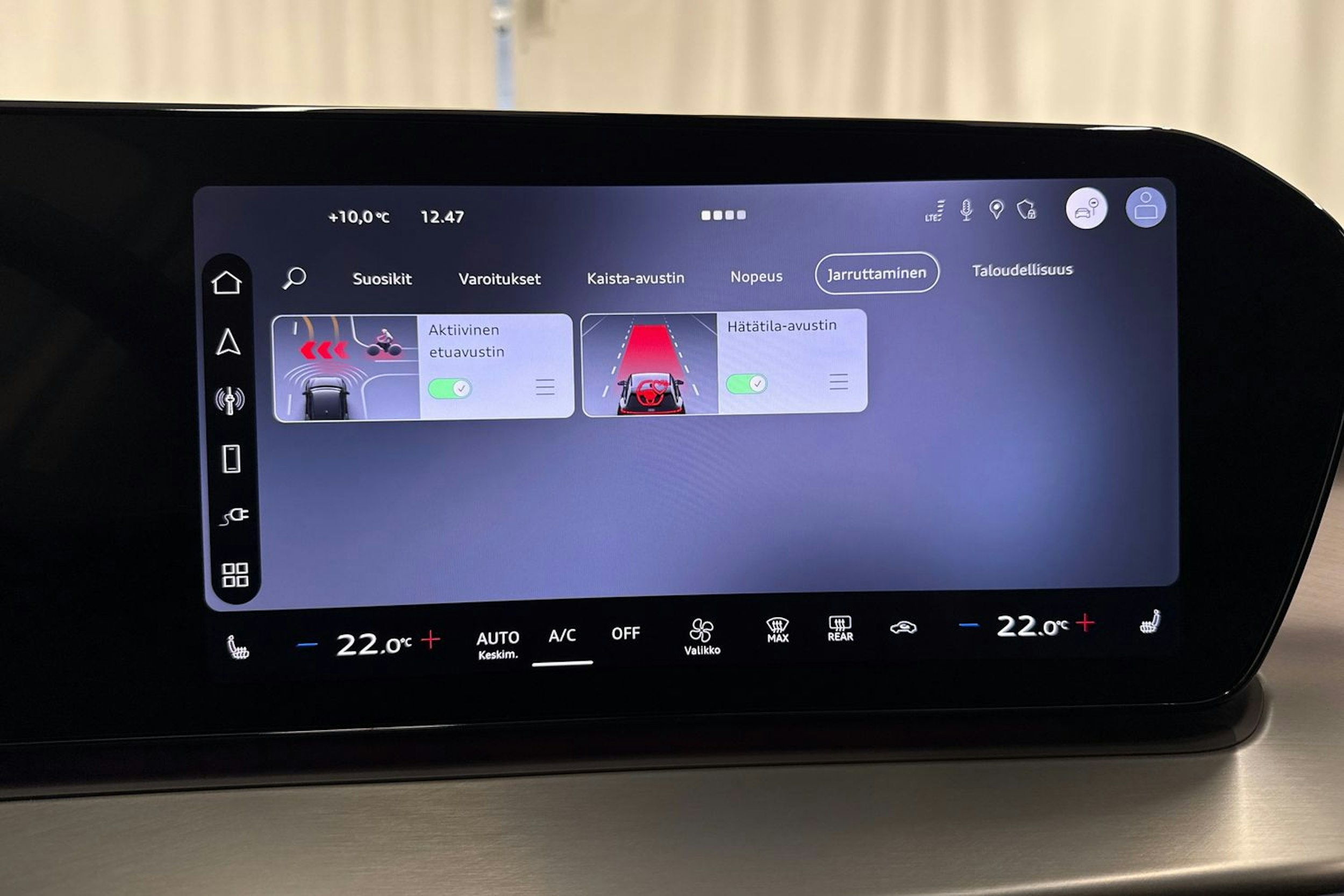 valkoinen Audi Q3 2026 kuva 29.