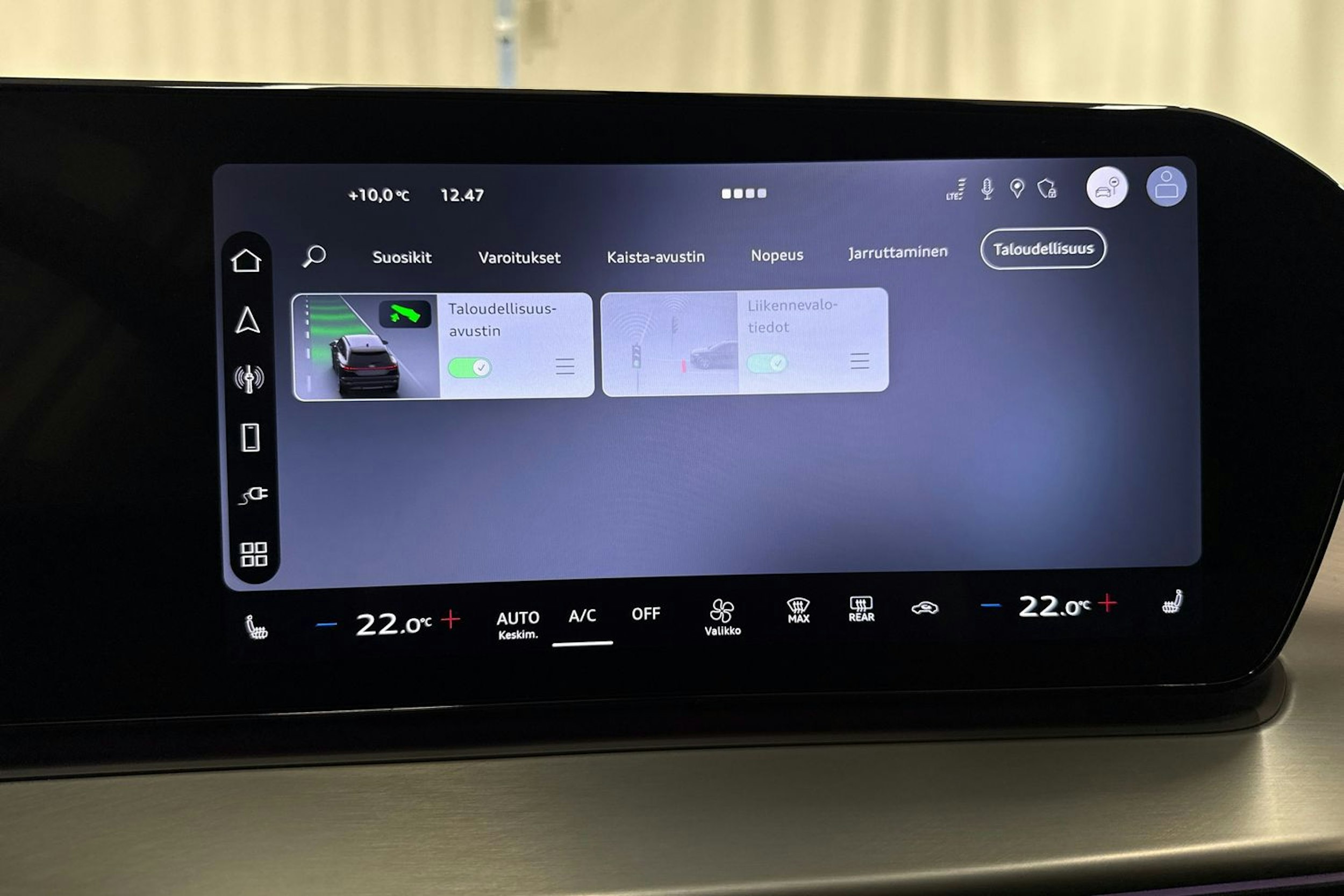 valkoinen Audi Q3 2026 kuva 30.