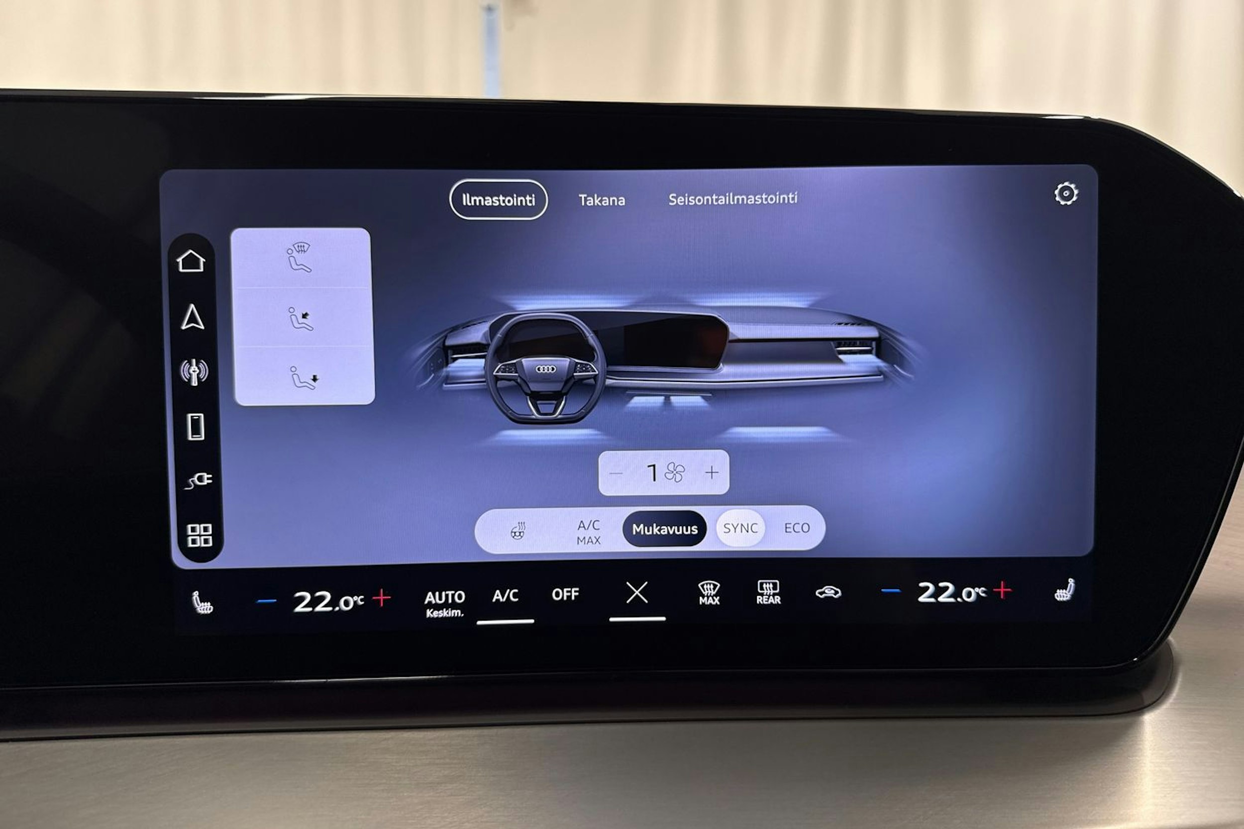 valkoinen Audi Q3 2026 kuva 31.