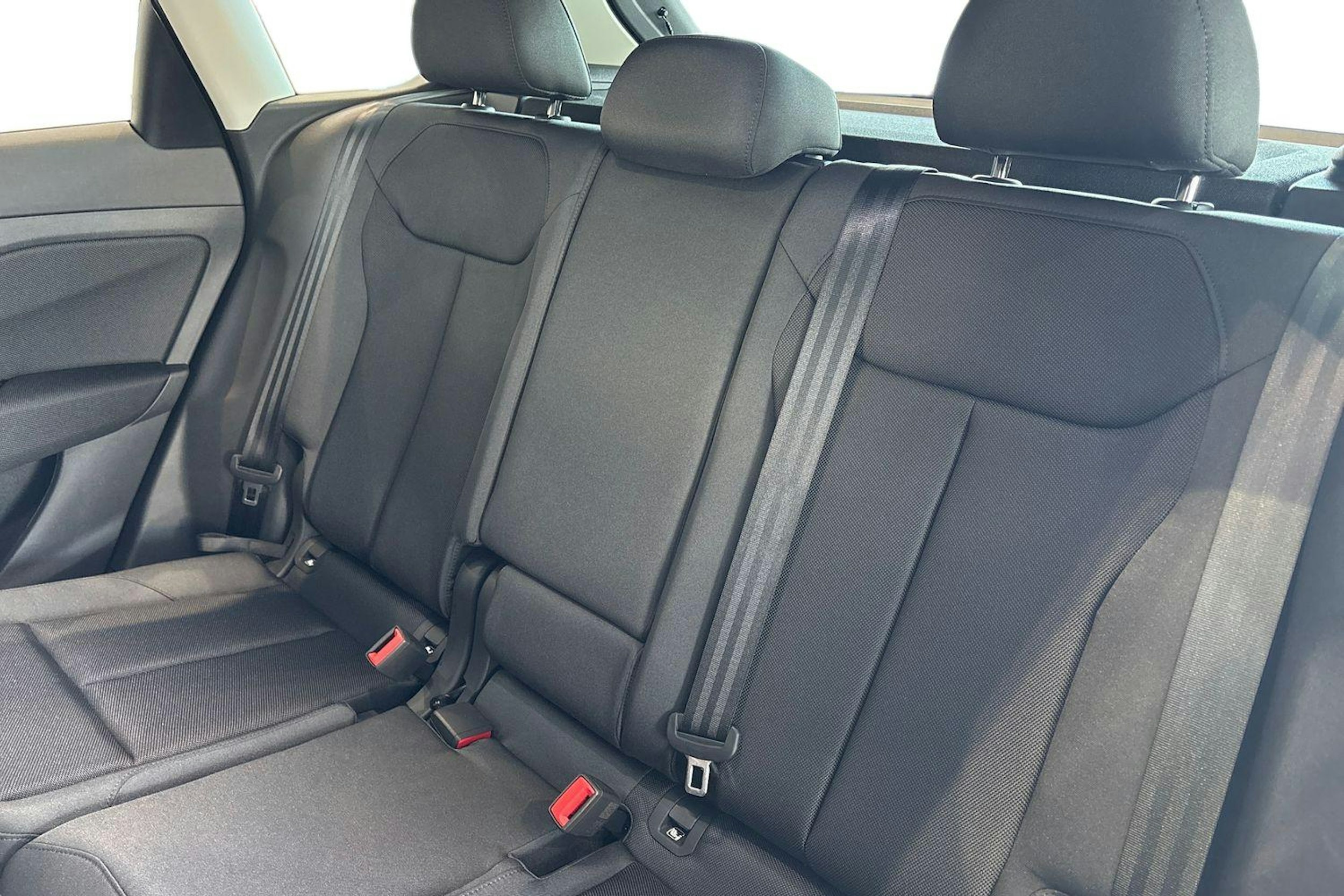 met. vihreä Audi Q3 2026 kuva 8.