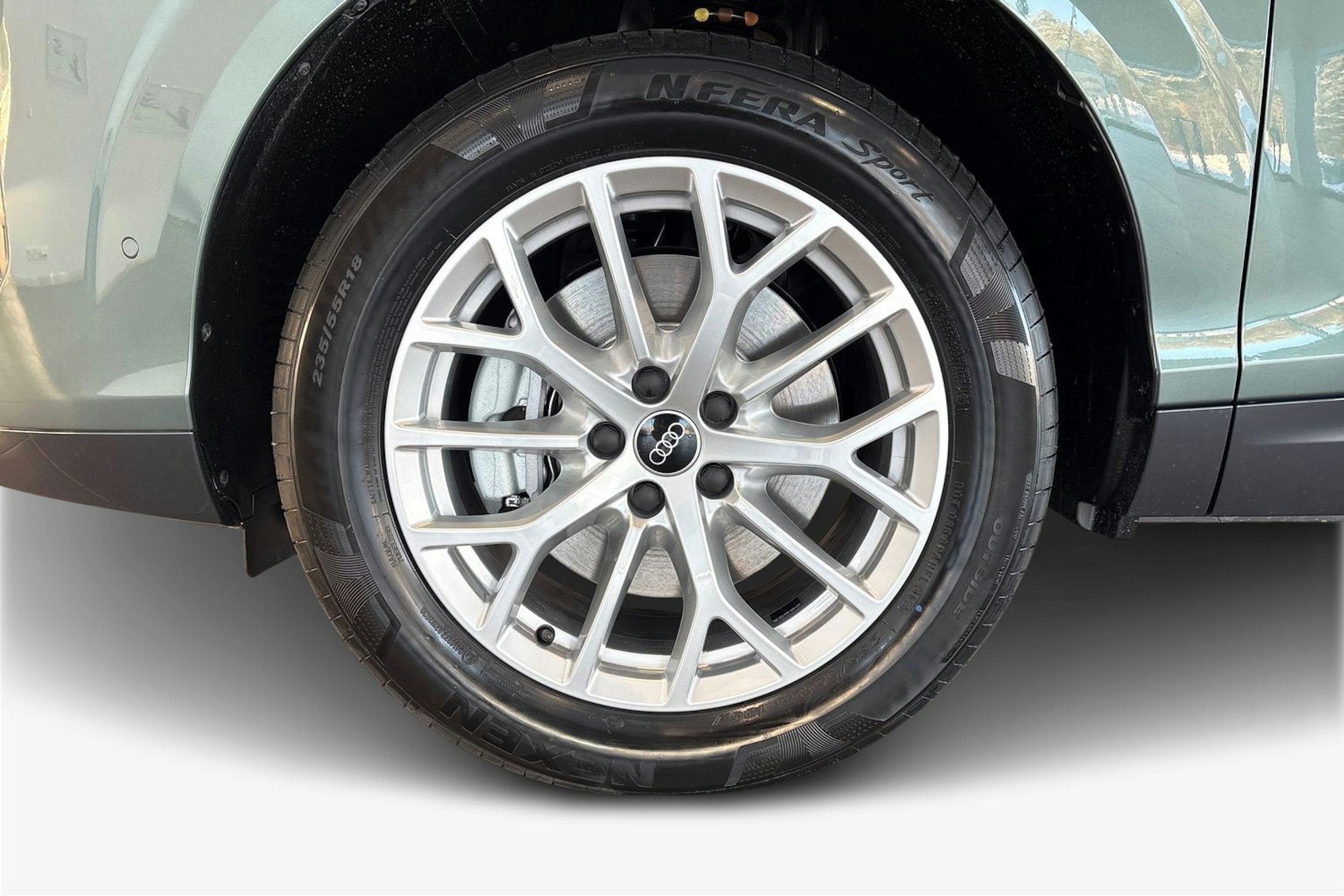 met. vihreä Audi Q3 2026 kuva 9.