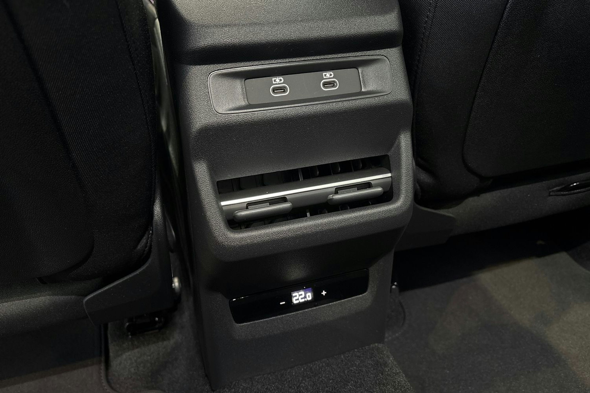 met. vihreä Audi Q3 2026 kuva 15.