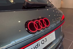 met. vihreä Audi Q3 2026 kuva 16.