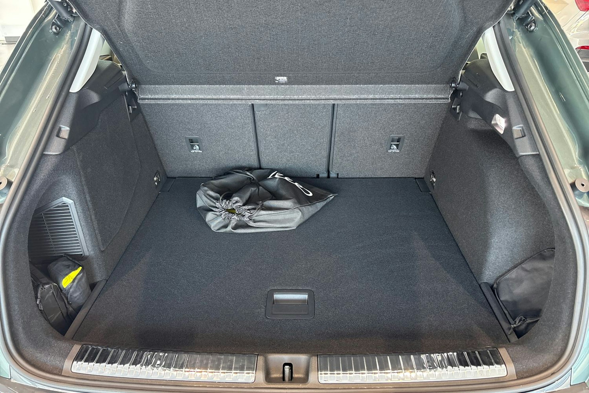 met. vihreä Audi Q3 2026 kuva 17.