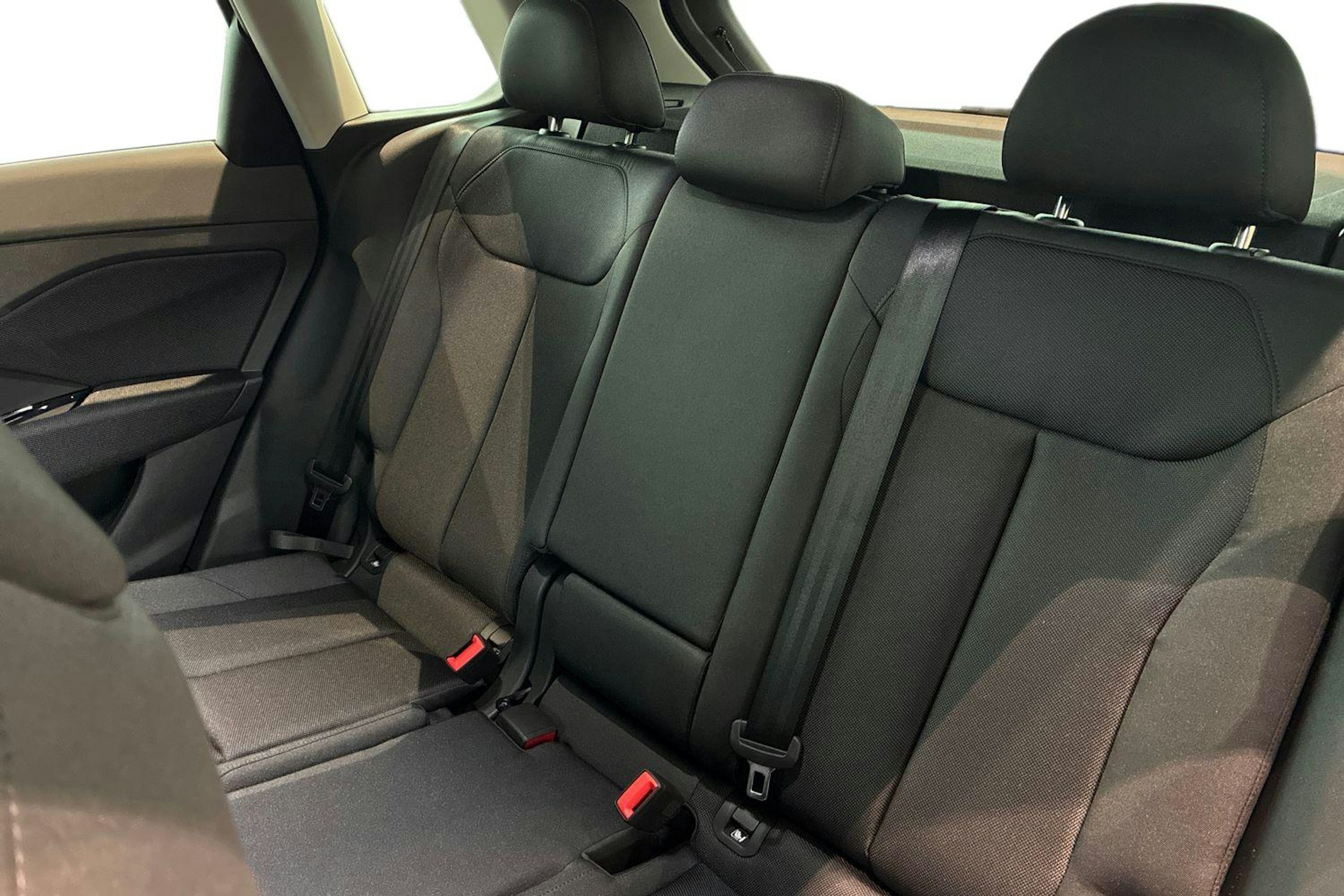 harmaa Audi Q3 2026 kuva 8.