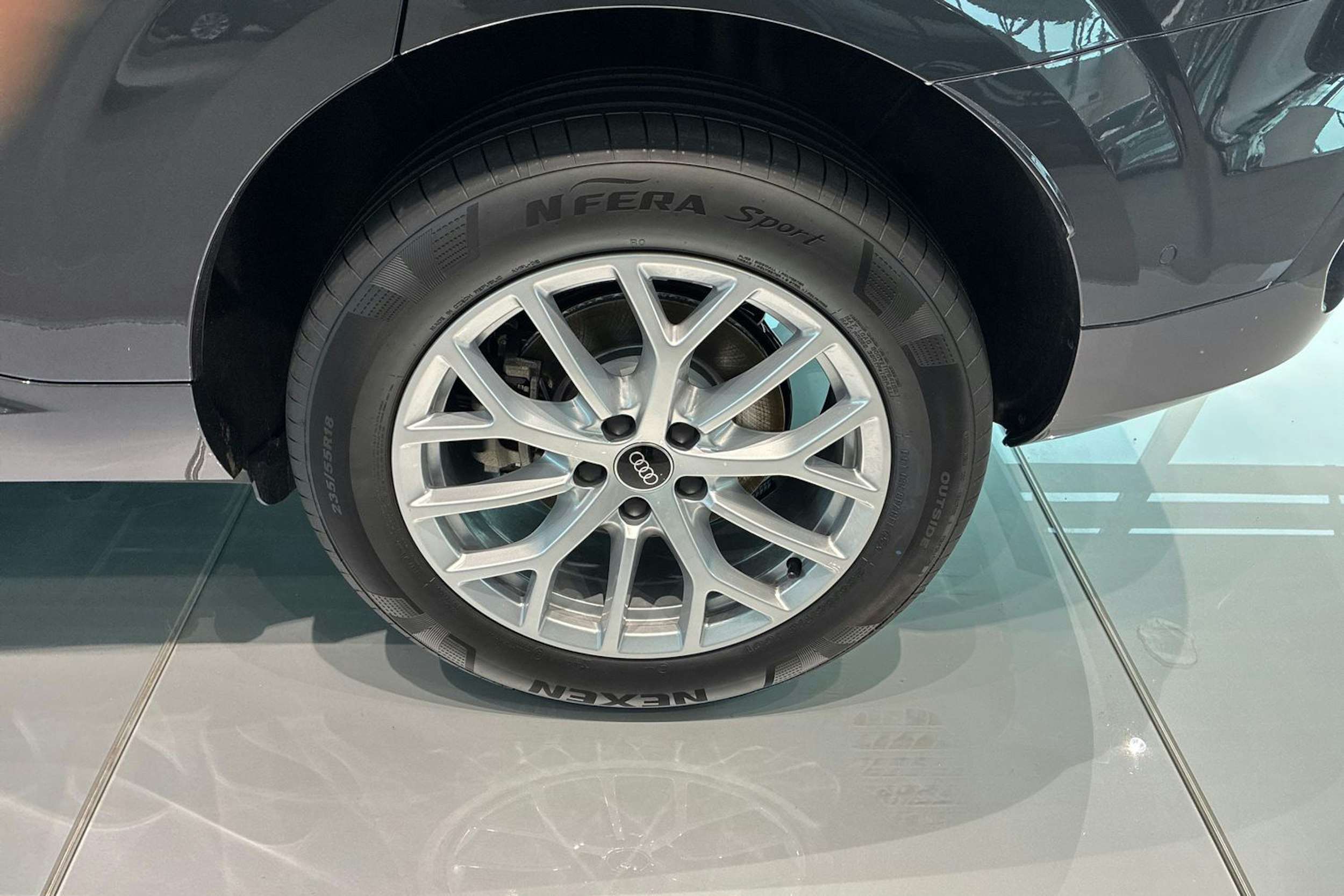 harmaa Audi Q3 2026 kuva 10.